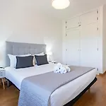 Apartment Sunny 3bdr With Pool In Ferreiras By Lovelystay