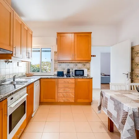 Apartment Sunny 3bdr With Pool In Ferreiras By Lovelystay *