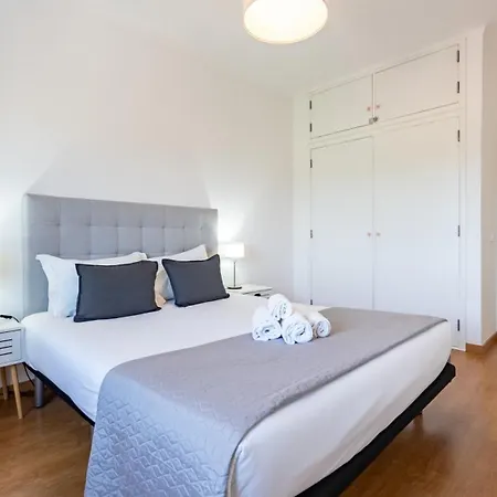 Apartment Sunny 3bdr With Pool In Ferreiras By Lovelystay