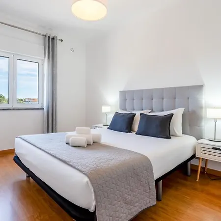 Sunny 3bdr With Pool In Ferreiras By Lovelystay Apartman *