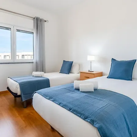 Sunny 3bdr With Pool In Ferreiras By Lovelystay Apartman