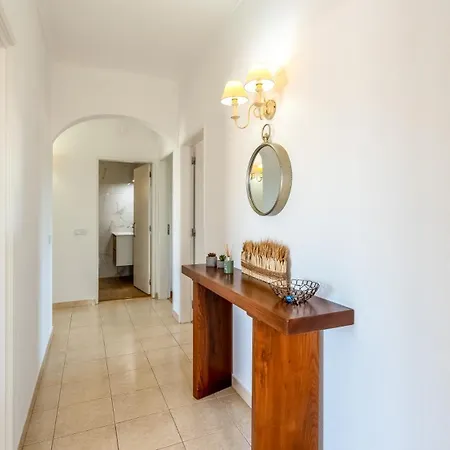 Sunny 3bdr With Pool In Ferreiras By Lovelystay