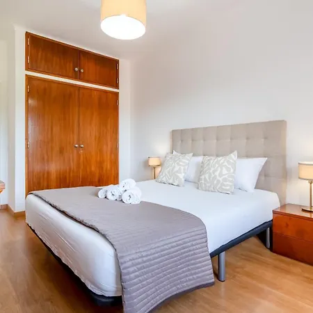 Sunny 3bdr With Pool In Ferreiras By Lovelystay