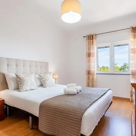 Апартаменти Sunny 3bdr With Pool In Ferreiras By Lovelystay Албуфейра